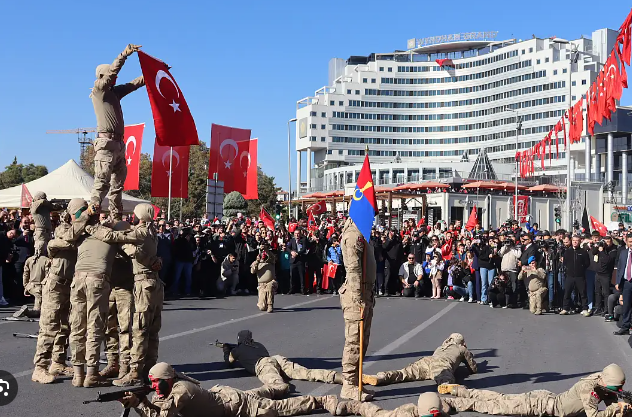 Atatürkün "Ən böyük əsərim" adlandırdığı Türkiyə 101 yaşını belə qeyd edir - FOTOLAR